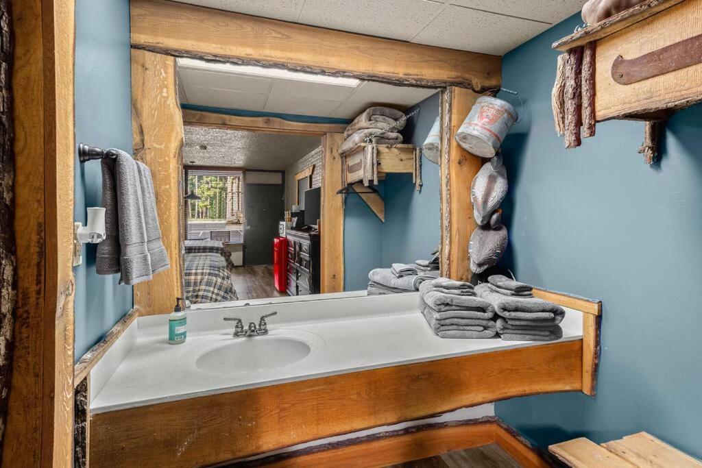 Stonegate Lodge King Bed Wifi Roku Tv Salt Water Pool Room #203 ユリーカ・スプリングス エクステリア 写真