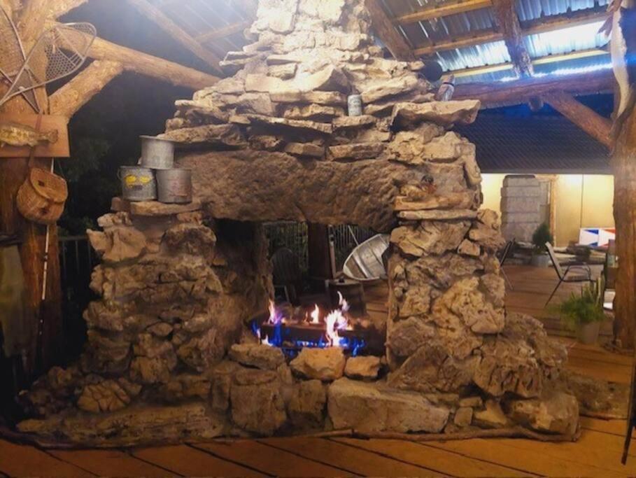 Stonegate Lodge King Bed Wifi Roku Tv Salt Water Pool Room #203 ユリーカ・スプリングス エクステリア 写真